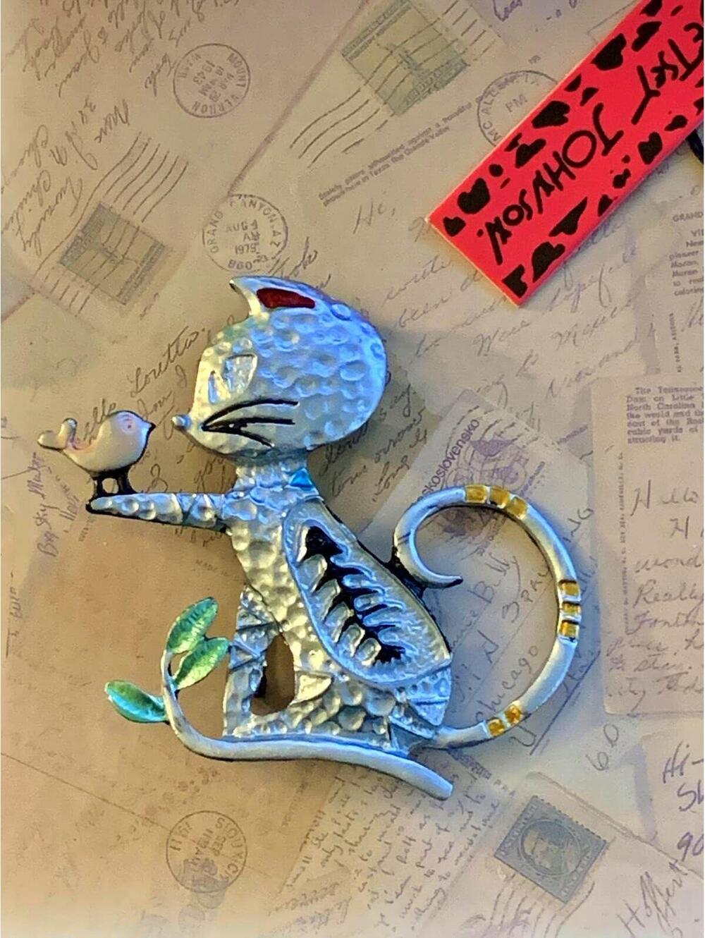Betsey Johnson NWT Abstract Textured Cat And Bird Enamel Pin Brooch Silver Metal